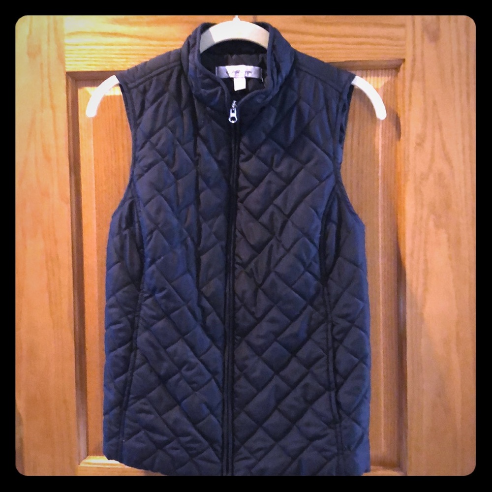 Cute Croft and barrow petite small black vest.